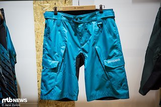 ...mit passender blauer "Targaz" Shorts ...mit passender blauer "Targaz" Shorts