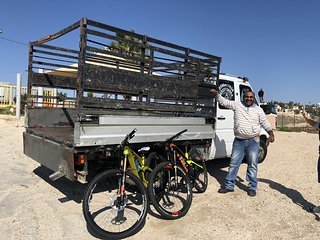 Achmed – unser palästinensischer Shuttlefahrer, der uns zum Ausgangspunkt des Trails bringt. Achmed – unser palästinensischer Shuttlefahrer, der uns zum Ausgangspunkt des Trails bringt.