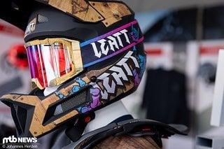 Die neue Woody Kollektion kommt in Holzoptik daher und umfasst Handschuhe, Helm, Brille und Goggles.