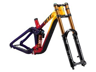 Das Frame-Kit kommt in der Legends-Edition in buntem Giant Retro Look.