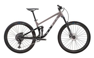Das Marin Rift Zone kostet lediglich 1.869 €. Kommt aber auch ohne Variostütze. Das Marin Rift Zone kostet lediglich 1.869 €. Kommt aber auch ohne Variostütze.