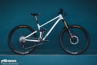 Mit dem Madonna V2 setzt Raaw die Entwicklung konsequent fort und bietet ein sehr schickes Vollgas-Enduro an, dessen zahlreiche durchdachte Details sehr überzeugen Mit dem Madonna V2 setzt Raaw die Entwicklung konsequent fort und bietet ein sehr schickes Vollgas-Enduro an, dessen zahlreiche durchdachte Details sehr überzeugen