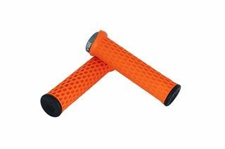 Die neuen BikeYoke Grippy Griffe sind ab sofort für einen Preis von 25 € erhältlich und kommen mit einigen interessanten Features daher.