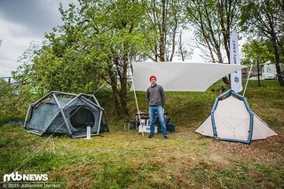 Links das Modell Nias für 2-3 Personen, rechts die kleinere Variante Fistral für 2 Personen