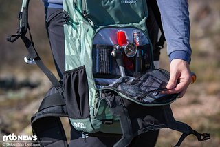 Großes aber nicht sehr tiefes Werkzeugfach Großes aber nicht sehr tiefes Werkzeugfach