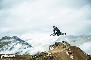 Ausgerechnet in dem Jahr, in dem er zurück zum DH-Sport wechselt, feiert Richie Rude den größten Erfolg seiner ohnehin schon illustren Enduro-Karriere.