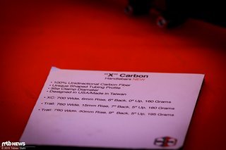 Neu ist der X-Carbon Lenker - 780 mm Breite bei 195 g Gewicht sind eine Ansage,