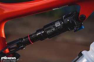 Am Heck kommt ein Rock Shox SIDluxe Dämpfer zum Einsatz Am Heck kommt ein Rock Shox SIDluxe Dämpfer zum Einsatz