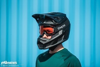 Von außen wirkt der Fox Rampage Pro Carbon MIPS eher groß und wuchtig, doch dieser Eindruck täuscht