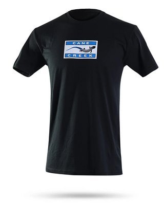 Außerdem kommen mit der Jubiläums-Kollektion verschiedene Kleidungsstücke wie T-Shirts, Caps und Socken. Außerdem kommen mit der Jubiläums-Kollektion verschiedene Kleidungsstücke wie T-Shirts, Caps und Socken.
