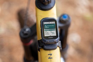 Im Lieferumfang enthalten ist neben einer Oberrohrhalterung auch eine klassische MTB-Halterung.