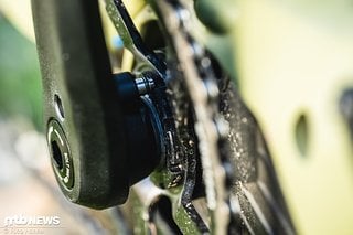 Durch den Pin kann der Motor Freilauf arretiert und die Kette rückwärts gedreht werden wie beim normalen MTB.