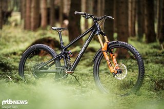 Kandidat Nummer 2: Das Atherton A.170, das mit seiner innovativen Fertigungsweise, dem zeitlosen Look, dw-Link-Hinterbau und Custom-Geometrie schon zahlreiche Enduro-Herzen erobert hat.