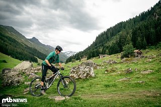 Bergauf macht das Glen eine gute Figur und bringt einen dank des antriebsneutralen Hinterbaus und steilen Sitzwinkels schnell und kraftsparend zum Gipfel.