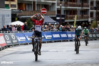 Einmal mehr eine Klasse für sich: Mit knappen zwei Sekunden Vorsprung sicherte sich Riley Amos den vierten Short Track-Sieg in dieser Saison.