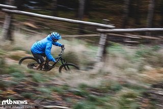 In den kommenden Tagen erwarten euch insgesamt 13 Reviews von aktuellen Trail- und Enduro-Helmen