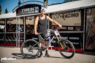 Gee setzte diese Saison auf die 29" Version des Trek Session, die ab diesem Monat im Handel erhältlich sein soll. Gee setzte diese Saison auf die 29" Version des Trek Session, die ab diesem Monat im Handel erhältlich sein soll.