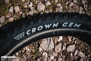 Der Vee Tire Crown Gem ist in zahlreichen Laufradgrößen erhältlich und richtet sich dank E-CTRL-Gummimischung an E-Biker