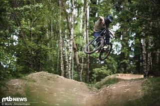 Gut möglich, dass die Bikes in unserem Testfeld insgesamt mehr geflogen als gefahren worden sind
