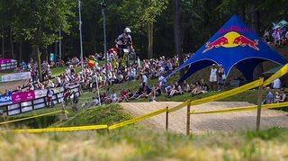 Mirco Weiss hatte auch einen harten Sturz im Training, war am Renntag jedoch unbeeindruckt Mirco Weiss hatte auch einen harten Sturz im Training, war am Renntag jedoch unbeeindruckt