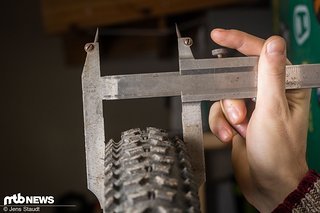 Auf einer Felge mit 30 mm Maulweite baut der Kaiser Projekt knapp 65 mm breit Auf einer Felge mit 30 mm Maulweite baut der Kaiser Projekt knapp 65 mm breit