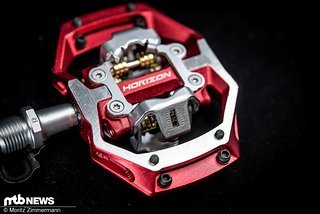 Die Nukeproof Horizon CS-Klickpedale setzten auf einen schick gefrästen Pedalkörper, der mit seinem Wechsel aus eloxierter und polierter Oberfläche durchaus zu gefallen weiß.