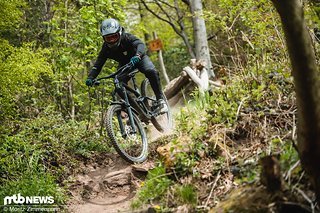Das Trek Slash ist eines der aktiveren Räder in unserem Enduro-Vergleichstest, bietet in ruppigem Gelände aber mehr als genügend Reserven Das Trek Slash ist eines der aktiveren Räder in unserem Enduro-Vergleichstest, bietet in ruppigem Gelände aber mehr als genügend Reserven