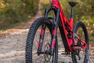 Passt besser als Kashima: Die Fox 36 in der Performance Elite-Version und passenden Decals. Passt besser als Kashima: Die Fox 36 in der Performance Elite-Version und passenden Decals.