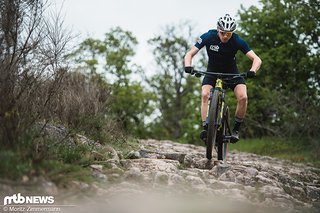 Trotz des geringen Gewichts souverän auf dem Trail Trotz des geringen Gewichts souverän auf dem Trail