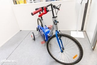 Dieses verrückte Rad ist ein Kinderbike – in Erwachsenengröße.