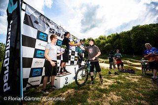 Der obligatorische Handshake beim Elitepodium (1. Simon Waldburger / 2. Martin Frei / 3. Atiesch Manathunga / 4. Daniel Anger) Der obligatorische Handshake beim Elitepodium (1. Simon Waldburger / 2. Martin Frei / 3. Atiesch Manathunga / 4. Daniel Anger)