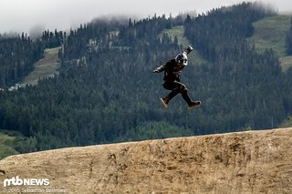 Brett Rheeder stürzt auch im zweiten Run und verpasst so seine Chance auf die Triple Crown of Slopestyle