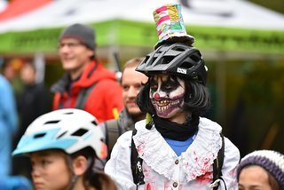 Horrorclowns jetzt auch in Freiburg gesichtet - mit Lukas Thaler immerhin ein sehr schnelles Exemplar Horrorclowns jetzt auch in Freiburg gesichtet - mit Lukas Thaler immerhin ein sehr schnelles Exemplar