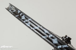 Inzwischen fast selbstverständlich auf dem Markt der Carbon-Laufräder ist das hakenlose Felgenbett Inzwischen fast selbstverständlich auf dem Markt der Carbon-Laufräder ist das hakenlose Felgenbett