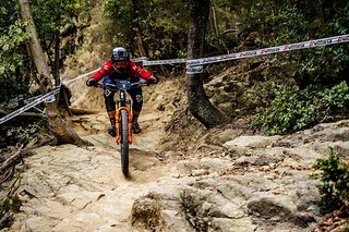 Da wir beide noch etwas lädiert sind und trotzdem fast genau gleich schnell in der Endabrechunung waren, können wir euch nicht klar sagen, welches Bike nun schneller ist.