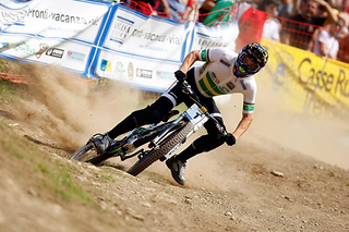 Nur wenige Zehntelsekunden vor dem wohl bekanntesten Moment der Downhill-Geschichte