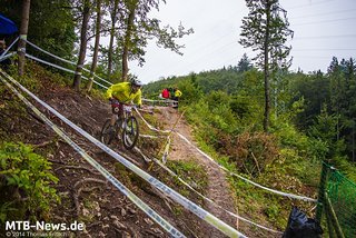 Für viele Fahrer wurden die rutschigen Wurzeln zum Verhängnis. Für viele Fahrer wurden die rutschigen Wurzeln zum Verhängnis.