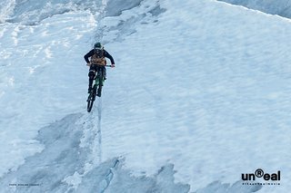 Wheelie auf dem Gletscher