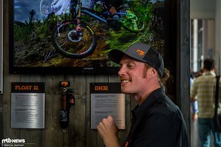 Chris Troyer zeigt und, was Fox alles mit auf die Eurobike gebracht hat