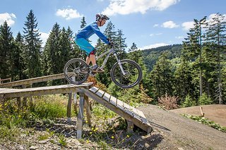 Typischer Bikepark-Drop zum Üben