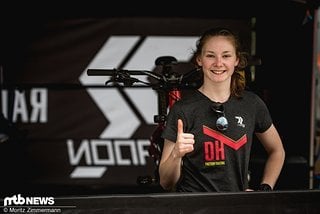 Raphaela Richter macht zwar auch auf dem DH-Bike eine gute Figur, kommt aber aus dem XC-Bereich und ist Deutschlands beste Enduro-Fahrerin