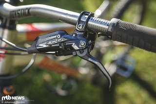 Die SRAM Code RSC ist die neue Flaggschiff-DH-Bremse der Amerikaner und soll mit ihrer großen Einstellbarkeit, guten Modulation und hohen Bremskraft überzeugen Die SRAM Code RSC ist die neue Flaggschiff-DH-Bremse der Amerikaner und soll mit ihrer großen Einstellbarkeit, guten Modulation und hohen Bremskraft überzeugen