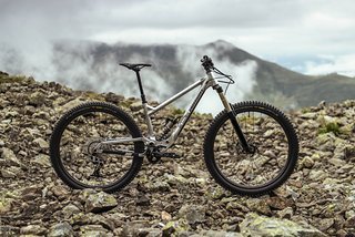 Das Crossworx von Alex ist vermutlich das erste Mountainbike, das zu 100 % aus europäischen Teilen gebaut wurde Das Crossworx von Alex ist vermutlich das erste Mountainbike, das zu 100 % aus europäischen Teilen gebaut wurde