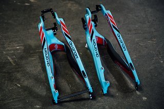 Links ist die neue Version des Hinterbaus, rechts die alte