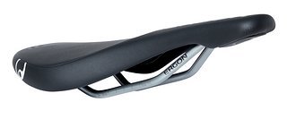 Die Standard-Version des SMD2 kommt im Unterschied zu den teuereren beiden Varianten nur mit einer Nylon Composite Sitzschale statt mit einer Carbonschale und verzichtet auf die Anti-Rutsch-Noppen Die Standard-Version des SMD2 kommt im Unterschied zu den teuereren beiden Varianten nur mit einer Nylon Composite Sitzschale statt mit einer Carbonschale und verzichtet auf die Anti-Rutsch-Noppen