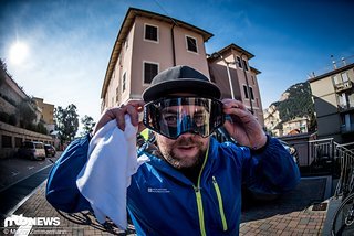 Am zweiten Tag der Testsession ist Kolja gemeinsam mit Max auf denselben Strecken unterwegs und kann sich dadurch nicht nur ein besseres Bild von den Strecken verschaffen, sondern bei Bedarf auch direkt auf dem Trail Anpassungen vornehmen.