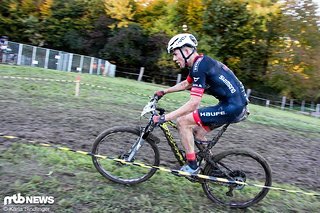 Max Brandl gewann in einem kuriosen Rennen zum zweiten Mal den DM-Titel. Bei äußerst speziellen Bedingungen setzte er sich gegen den Cross-Spezialisten Marcel Meisen durch. Max Brandl gewann in einem kuriosen Rennen zum zweiten Mal den DM-Titel. Bei äußerst speziellen Bedingungen setzte er sich gegen den Cross-Spezialisten Marcel Meisen durch.