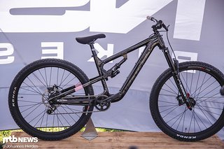 Neben der Enduro-Variante wird es das Rad auch in der Bikepark-Variante mit Singlespeed-Antrieb geben.