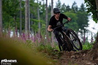 Die Magura Louise Elite kann man auf jeden Fall ordentlich über Trail befördern, wir würden aber die etwas bissigeren Beläge verbauen.