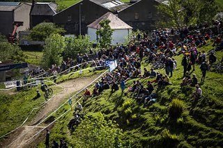 Auf den letzten Metern wurden die Fahrer*innen vom Publikum nochmal richtig gepusht.